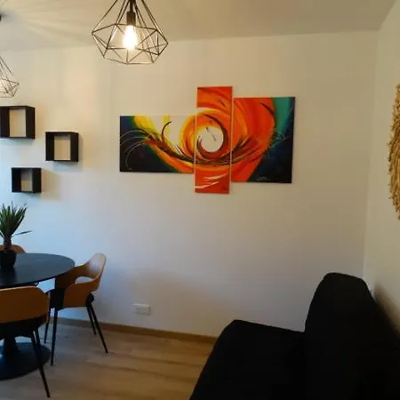 Apartment Gites.sassone A Sant Ambroggio, A 50m De La Mer.