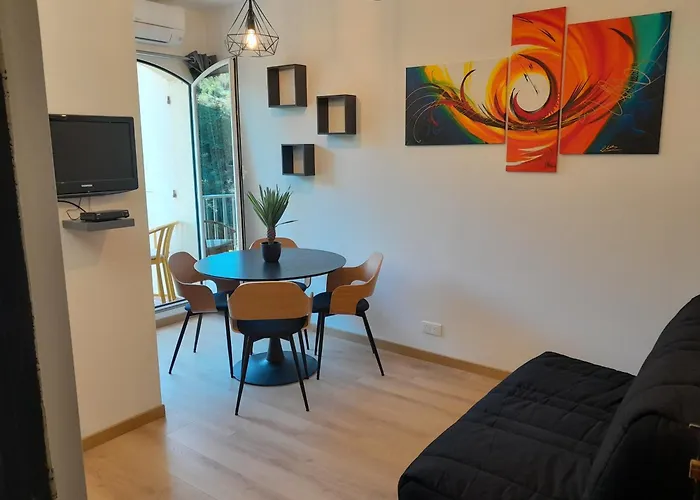 Gites.sassone A Sant Ambroggio, A 50m De La Mer.