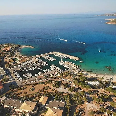 Apartment Gites.sassone A Sant Ambroggio, A 50m De La Mer.