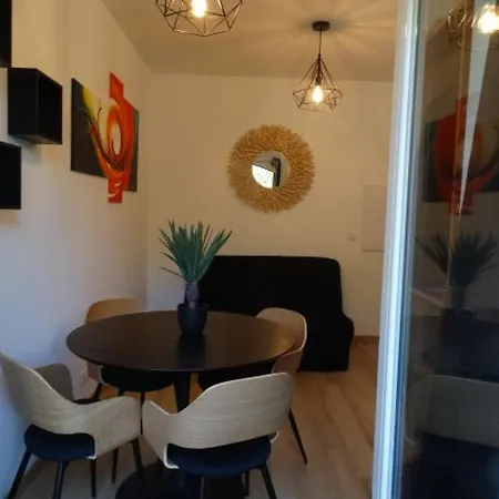 Gites.sassone A Sant Ambroggio, A 50m De La Mer. Apartment