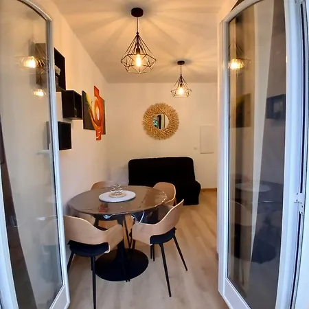 Appartement Gites.sassone A Sant Ambroggio, A 50m De La Mer. *