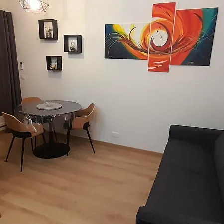 Apartment Gites.sassone A Sant Ambroggio, A 50m De La Mer.