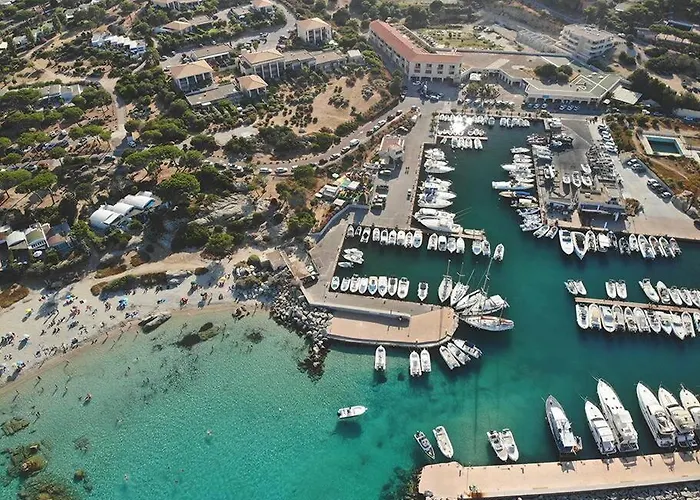 Gites.sassone à Sant Ambroggio, à 50m De La Mer. Appartement Lumio (Corsica)
