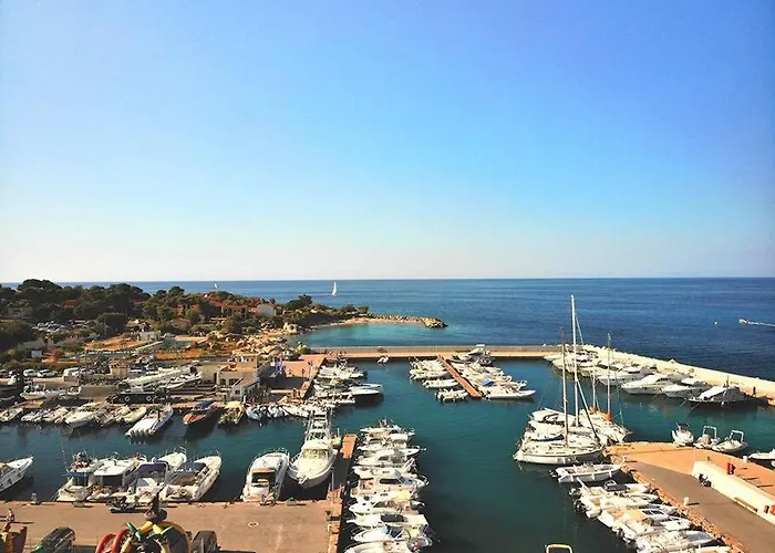 Gites.sassone à Sant Ambroggio, à 50m De La Mer. Appartement