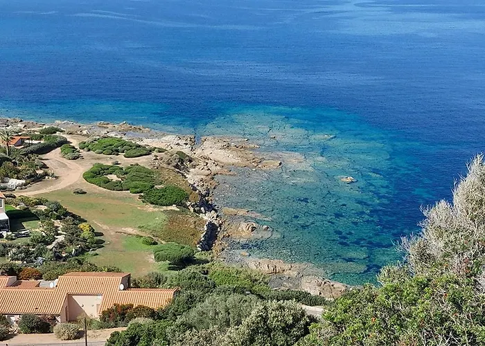 Gites.sassone à Sant Ambroggio, à 50m De La Mer. Appartement Lumio (Corsica)
