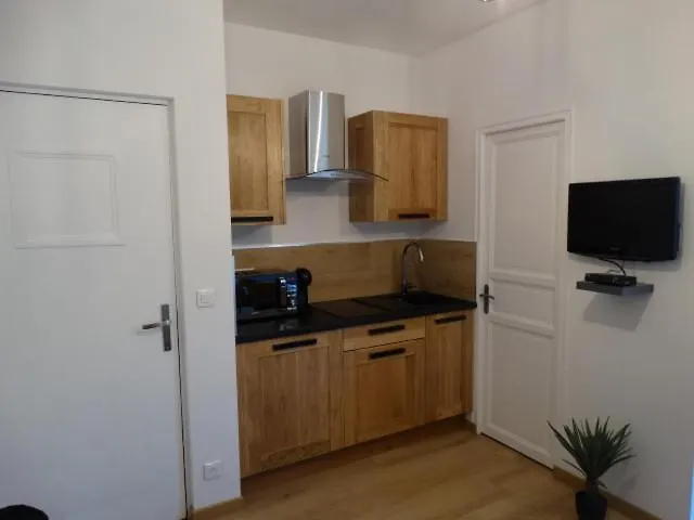 Gites.sassone à Sant Ambroggio, à 50m De La Mer. Appartement Lumio (Corsica)