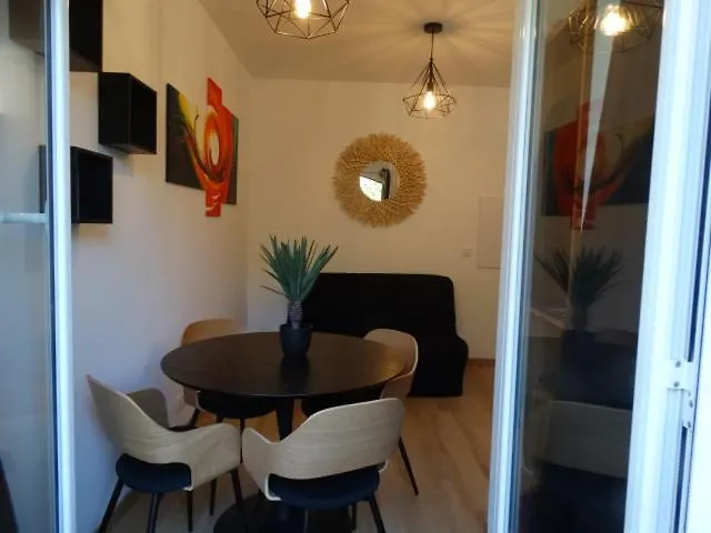 Gites.sassone à Sant Ambroggio, à 50m De La Mer. Appartement