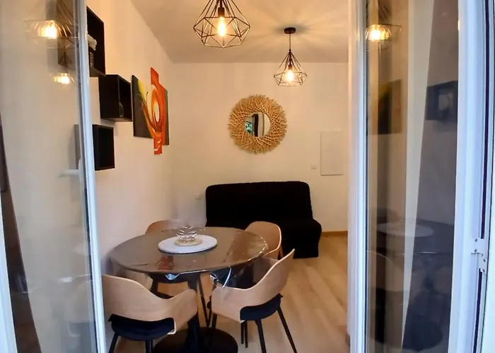 Appartement Gites.sassone à Sant Ambroggio, à 50m De La Mer. *