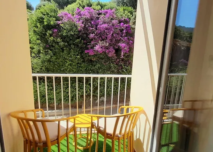 Gites.sassone à Sant Ambroggio, à 50m De La Mer. Appartement