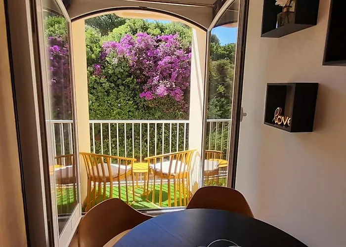 Gites.sassone à Sant Ambroggio, à 50m De La Mer. Appartement Lumio (Corsica)