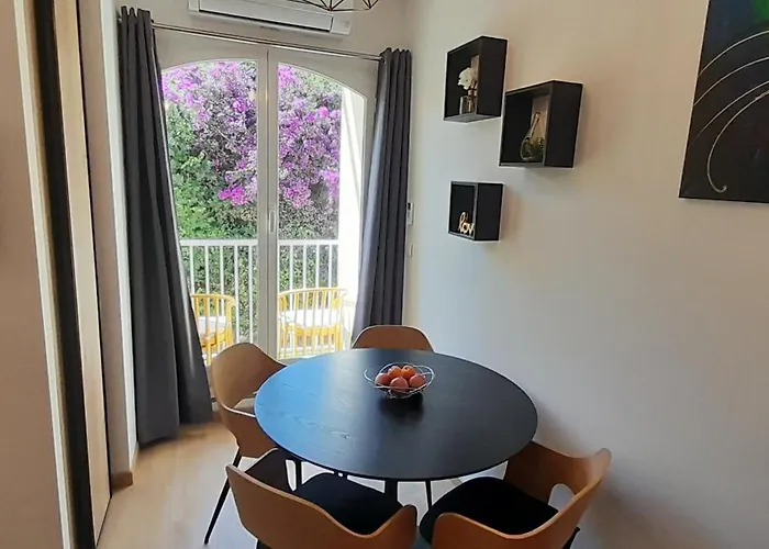 Appartement Gites.sassone à Sant Ambroggio, à 50m De La Mer. *